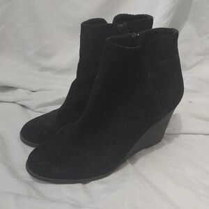 EUC Susina Black Suede wedges boots. Sz 8.5